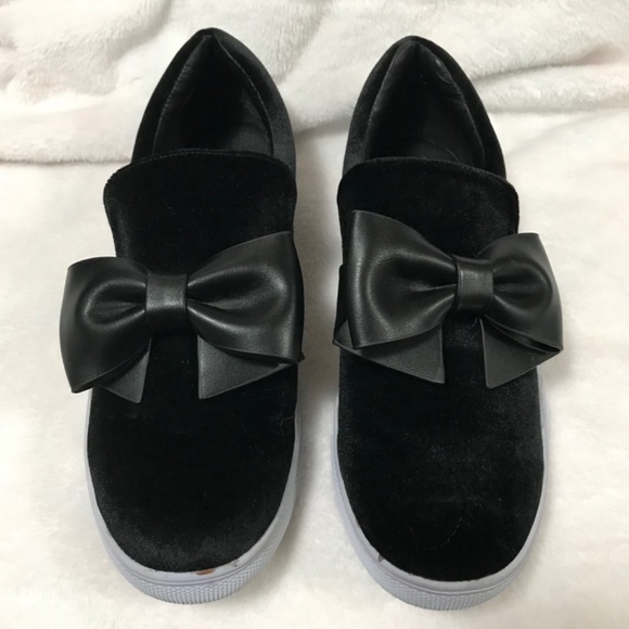 Wanted Slip On Black Velvet Women's Sneaker Size 10M - Picture 2 of 10